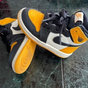 Jordan 1 black & yellow worn a few times brand new no box